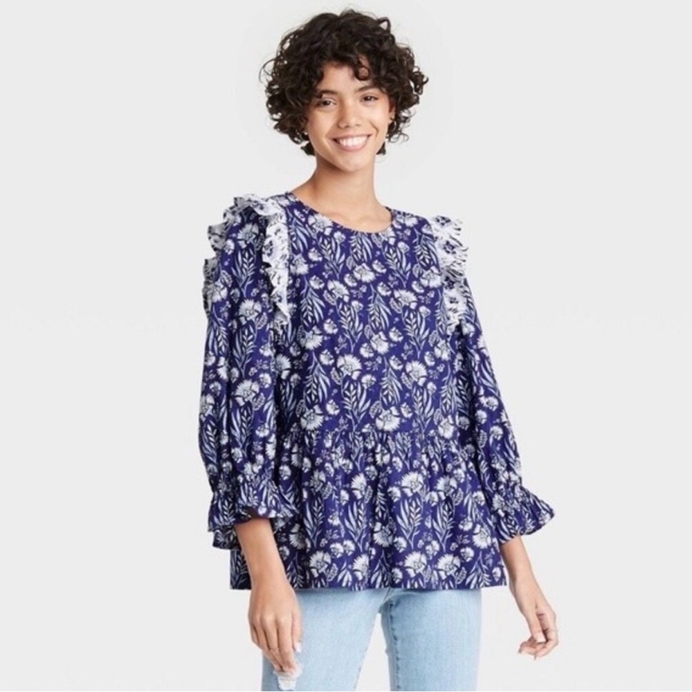 Universal Thread Medium Blue Floral Print Puff 3/4 Sleeve Ruffle Top
